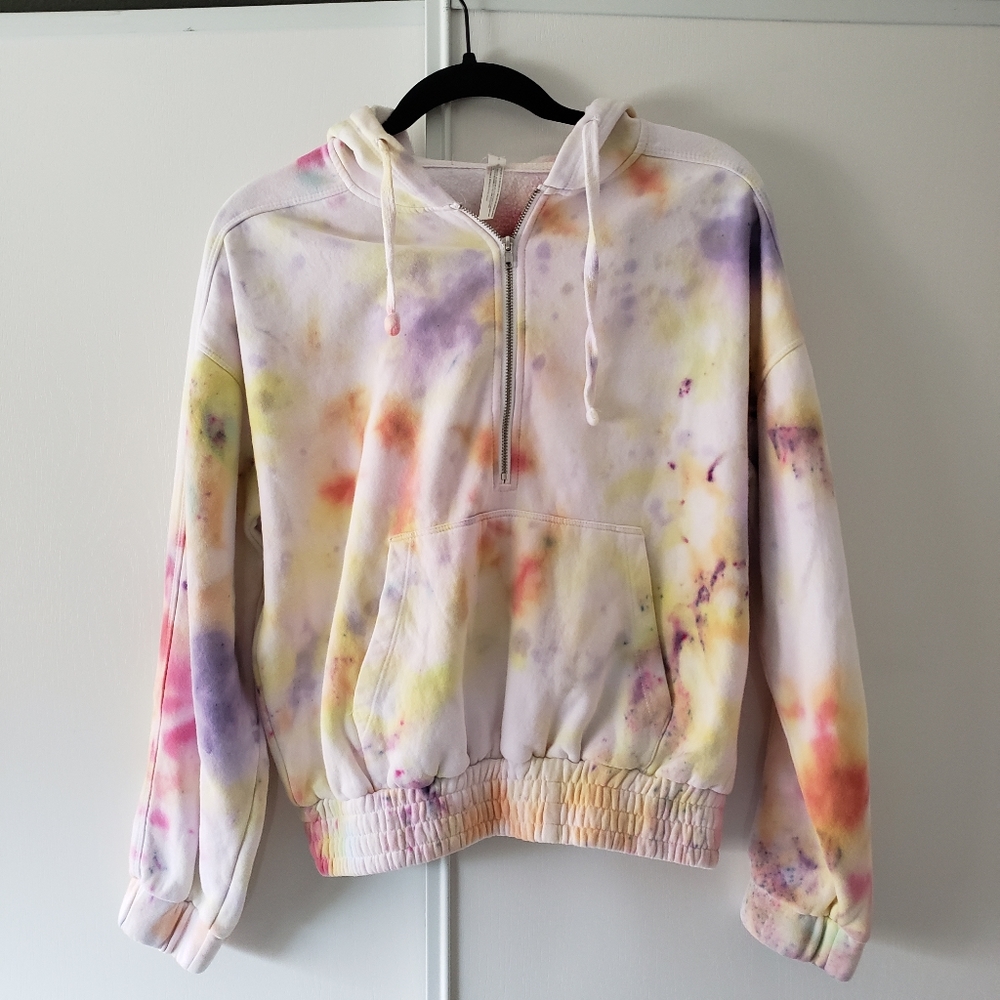 ◇ Free People, Tie Dye, Pullover Sweater Hoodie.